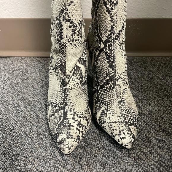 Snakeskin over the knee boots - Picture 4 of 6